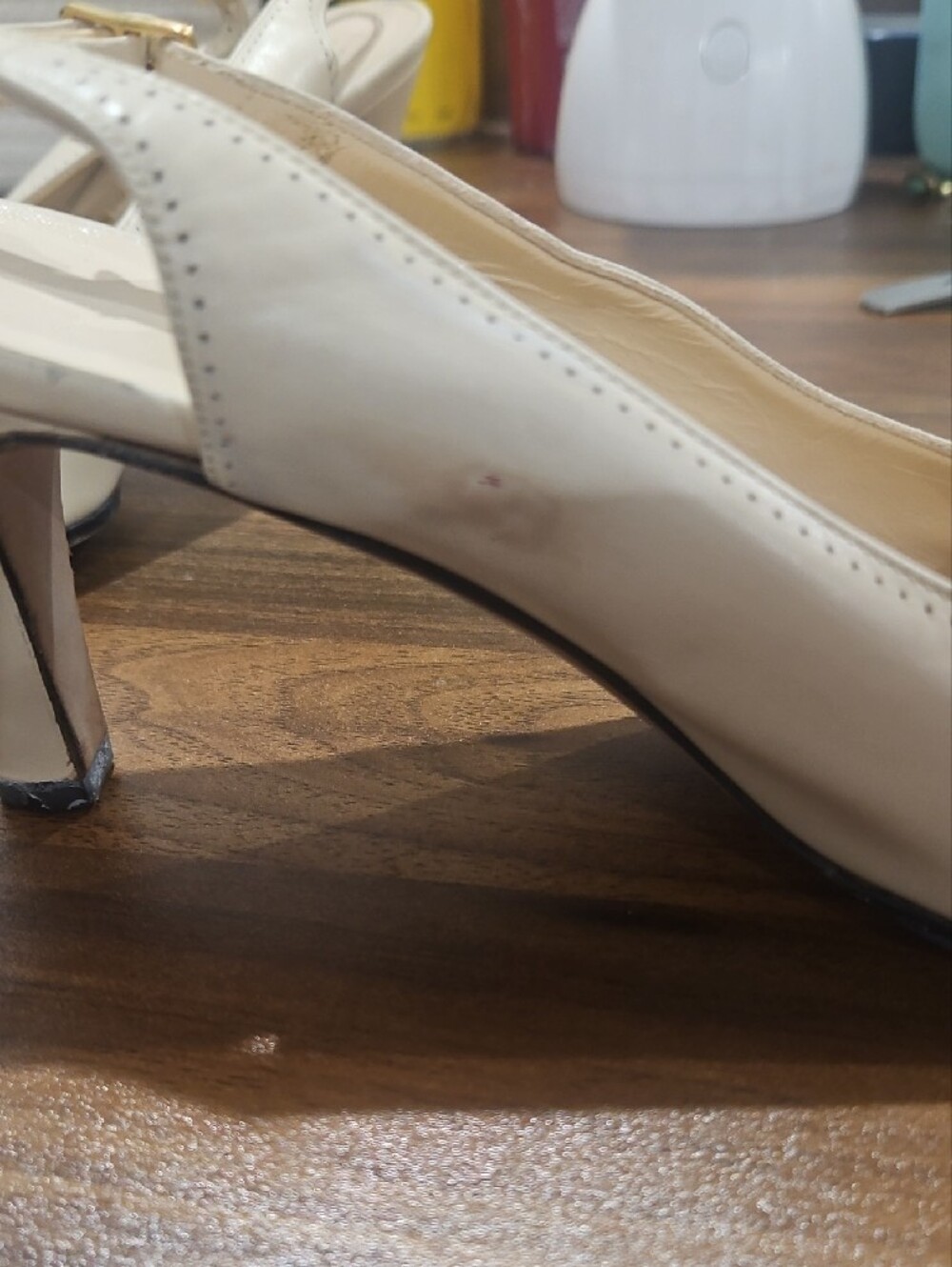 Salvatore Ferragamo Cream and Black Heart Cap Toe Slingback Pumps sz 8.5 - Picture 5 of 11